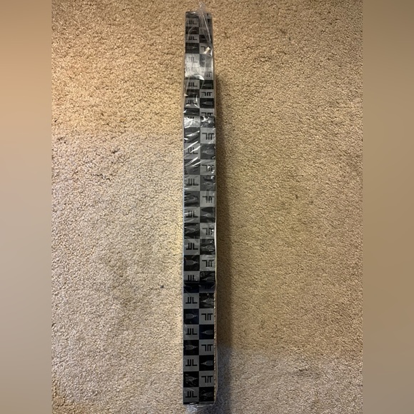 London Tower/Big Ben (officially Elizabeth Tower) Cat Scratcher with Catnip - Picture 4 of 4